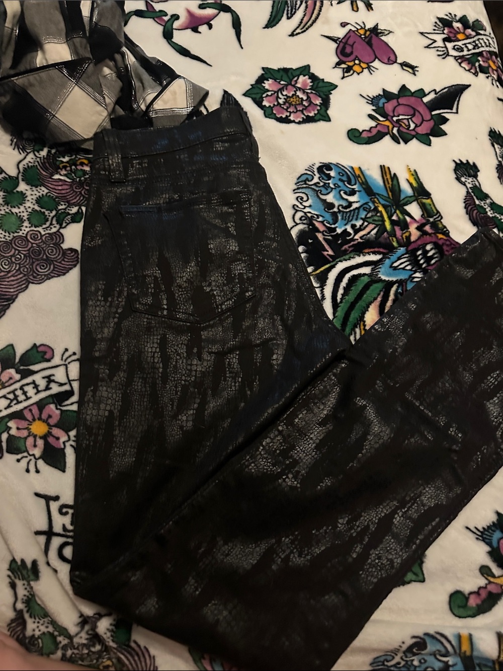 Rock & Republic Black Faux Snake-Texture Skinny Jeans